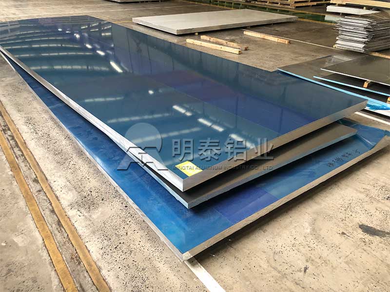 雕刻用5052鋁板_5m52鋁板生產(chǎn)廠(chǎng)家1噸加工費多少