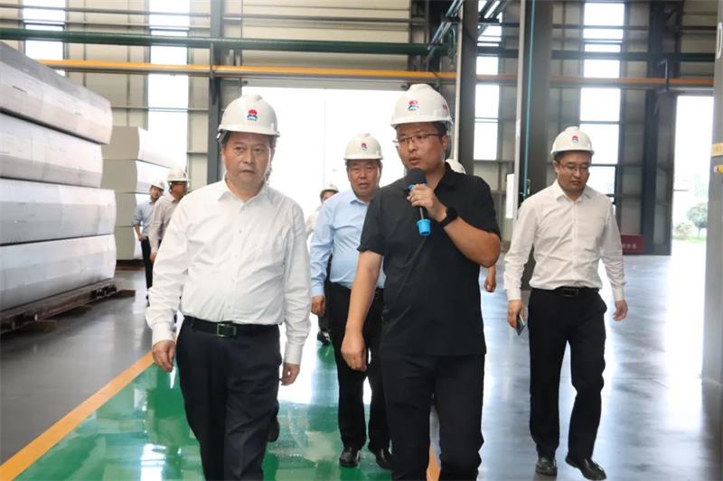 重慶市黔江區黨政考察團到明泰鋁業(yè)參觀(guān)考察